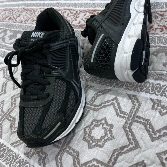 Nike Black Athletic Sneakers with White Accents - Picture 3 of 5